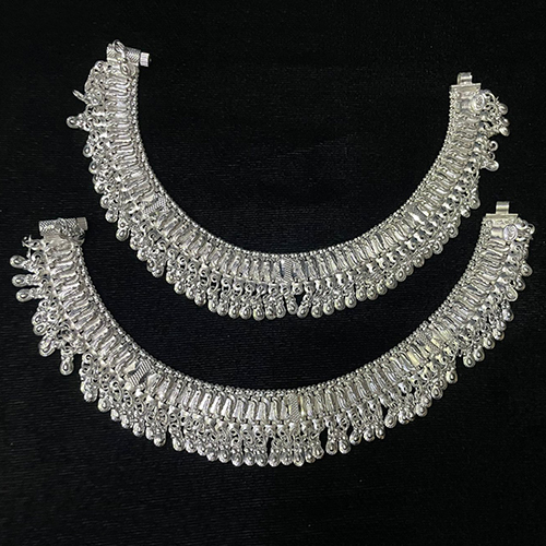 Indian Imitation Anklet - High-Grade Materials, Customized Fit | Beautifully Designed Ladies Imitation Designer Payal with Great Shine and Appeal
