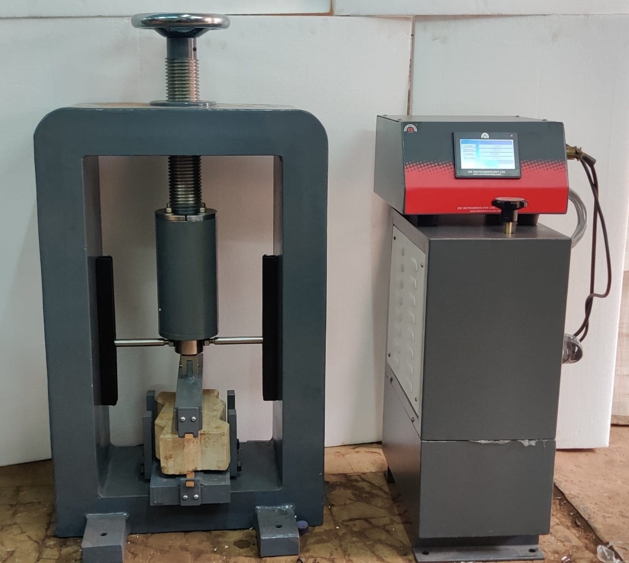 Splitting Tensile Testing Machine For Concrete