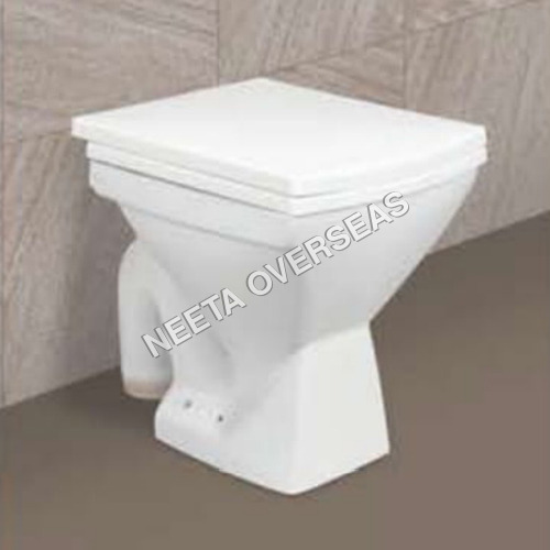 व्हाइट स्क्वायर वाटर क्लोसेट