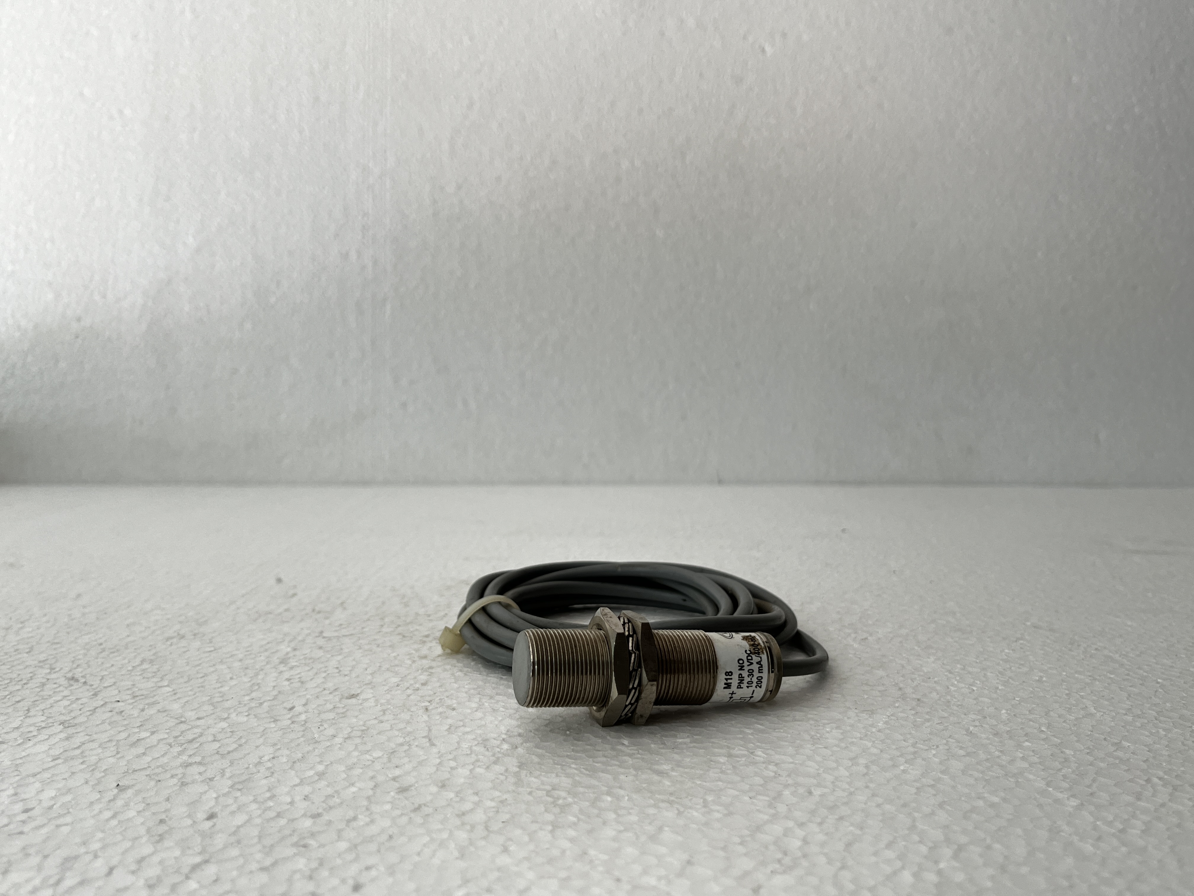 M18 Pnp No Katlax Sensor Dimension(l*w*h): 1*4*4 Inch (In)