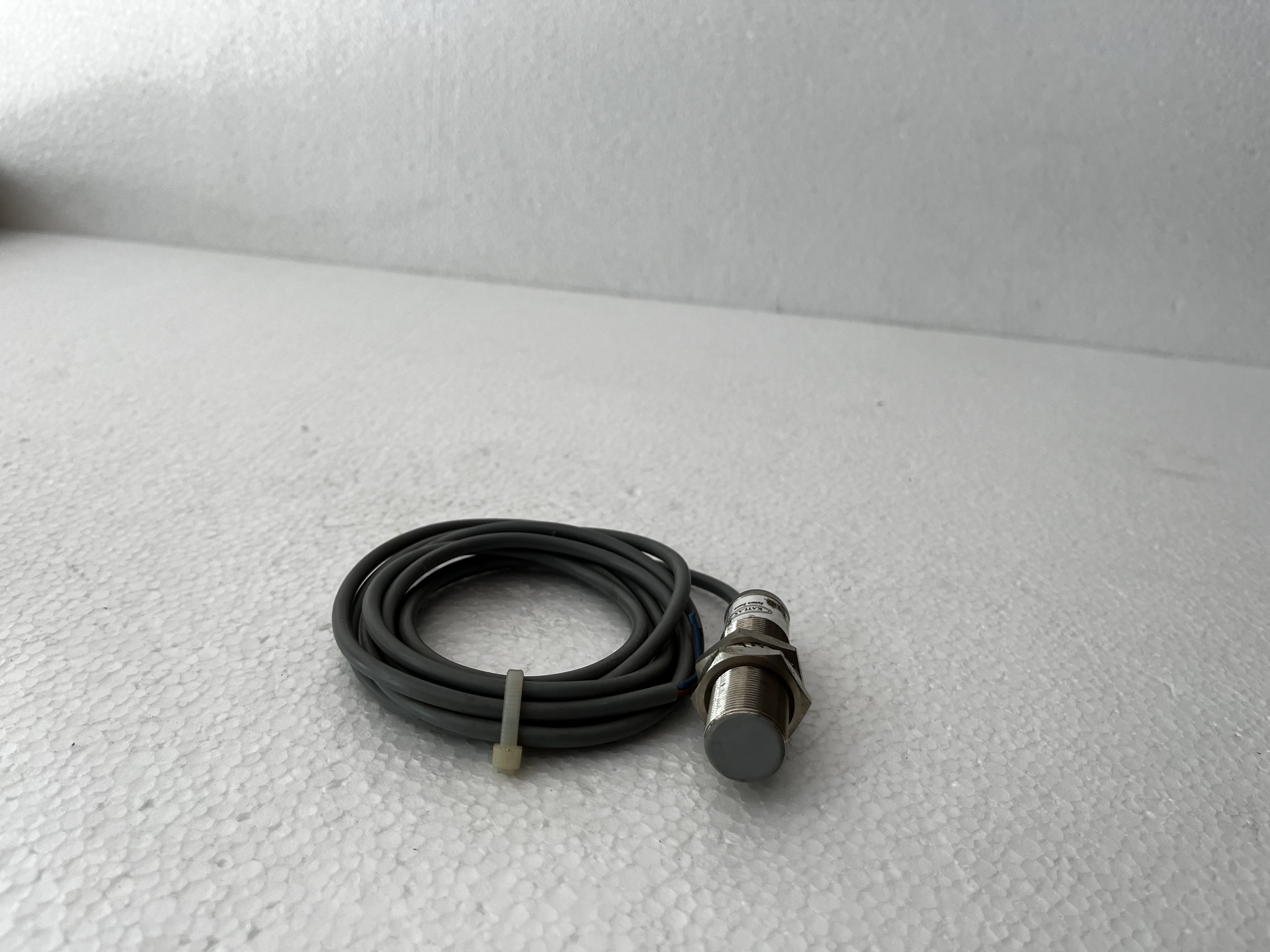 M18 Pnp No Katlax Sensor Dimension(l*w*h): 1*4*4 Inch (In)