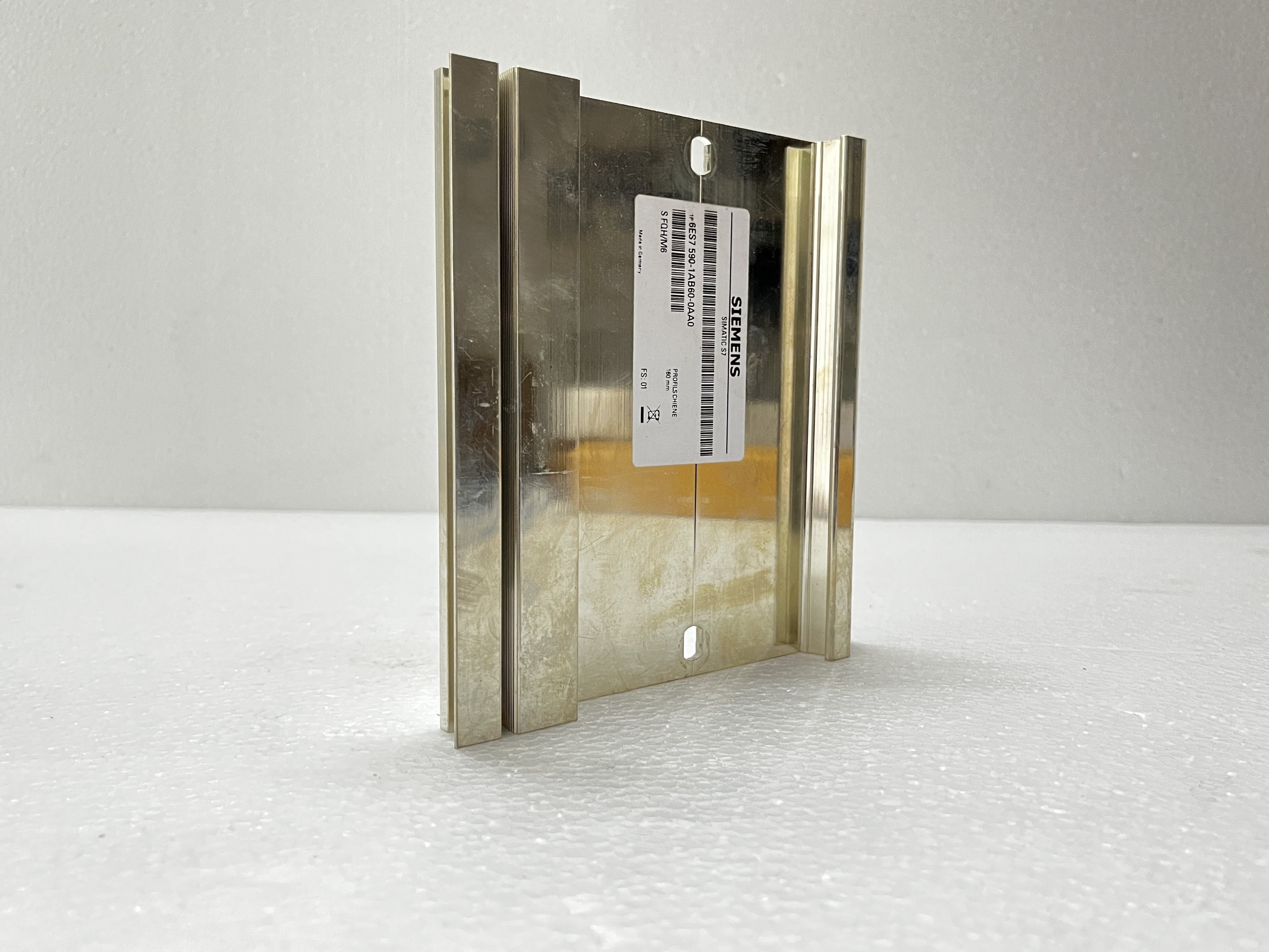 Simatic S7-1500 - 160 Mm Din Rail Mounting System | Integrated Grounding Screw, 152 Mm Height, 400 G Weight, Includes Space For Terminals And Relays
