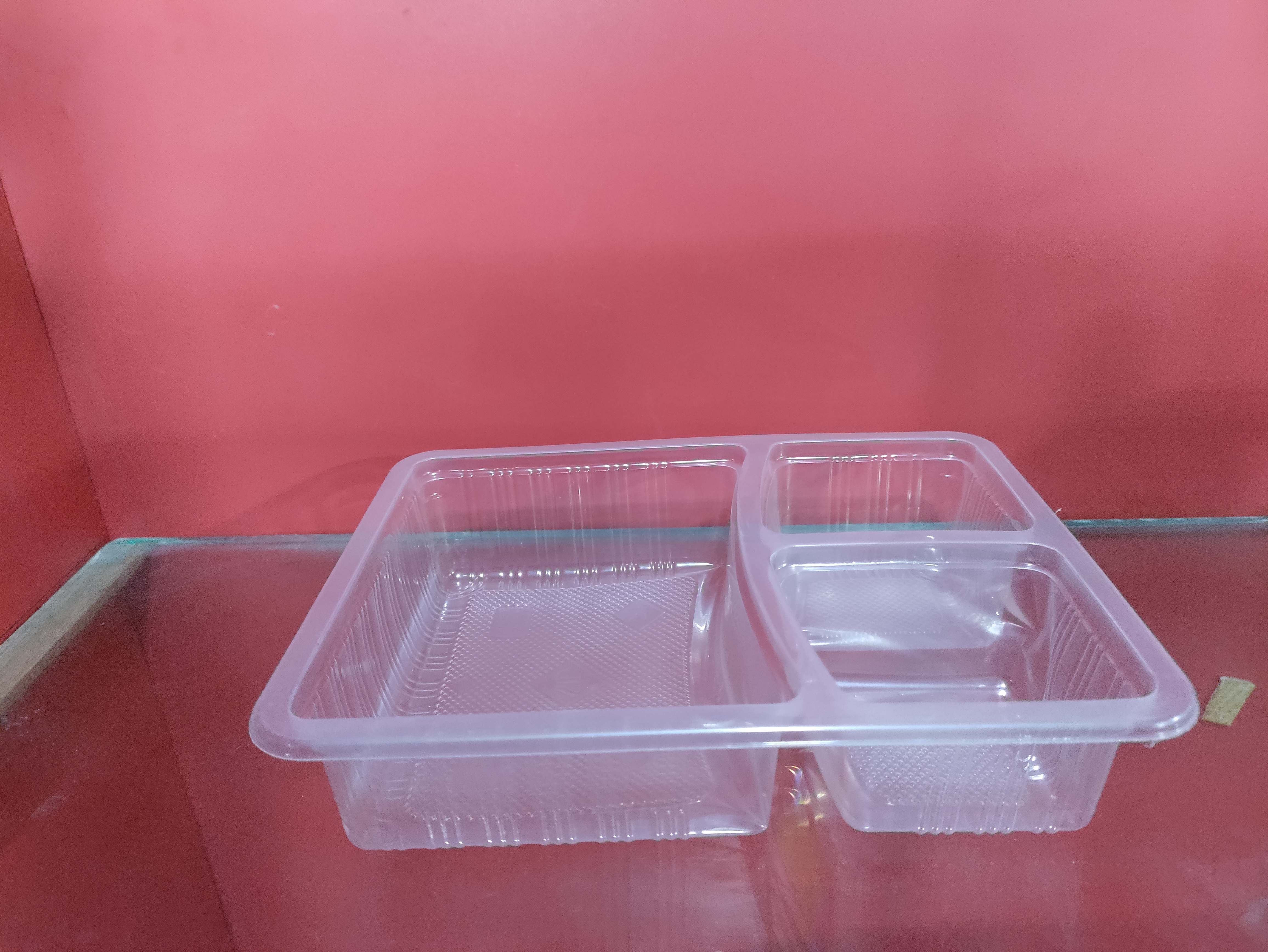 3-compartment Disposable Tray - 140x190 Mm, Transparent Pp Material | Rigid Structure, No Lid, Ideal For Biscuit Packaging