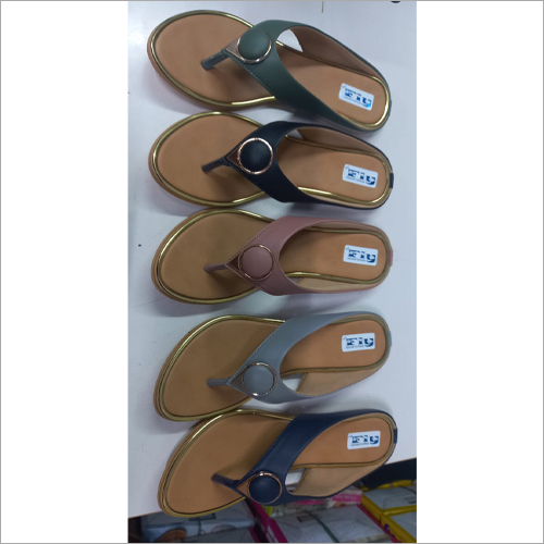 फ्लैट कवरिंग बुक्कल एलान स्लिपर