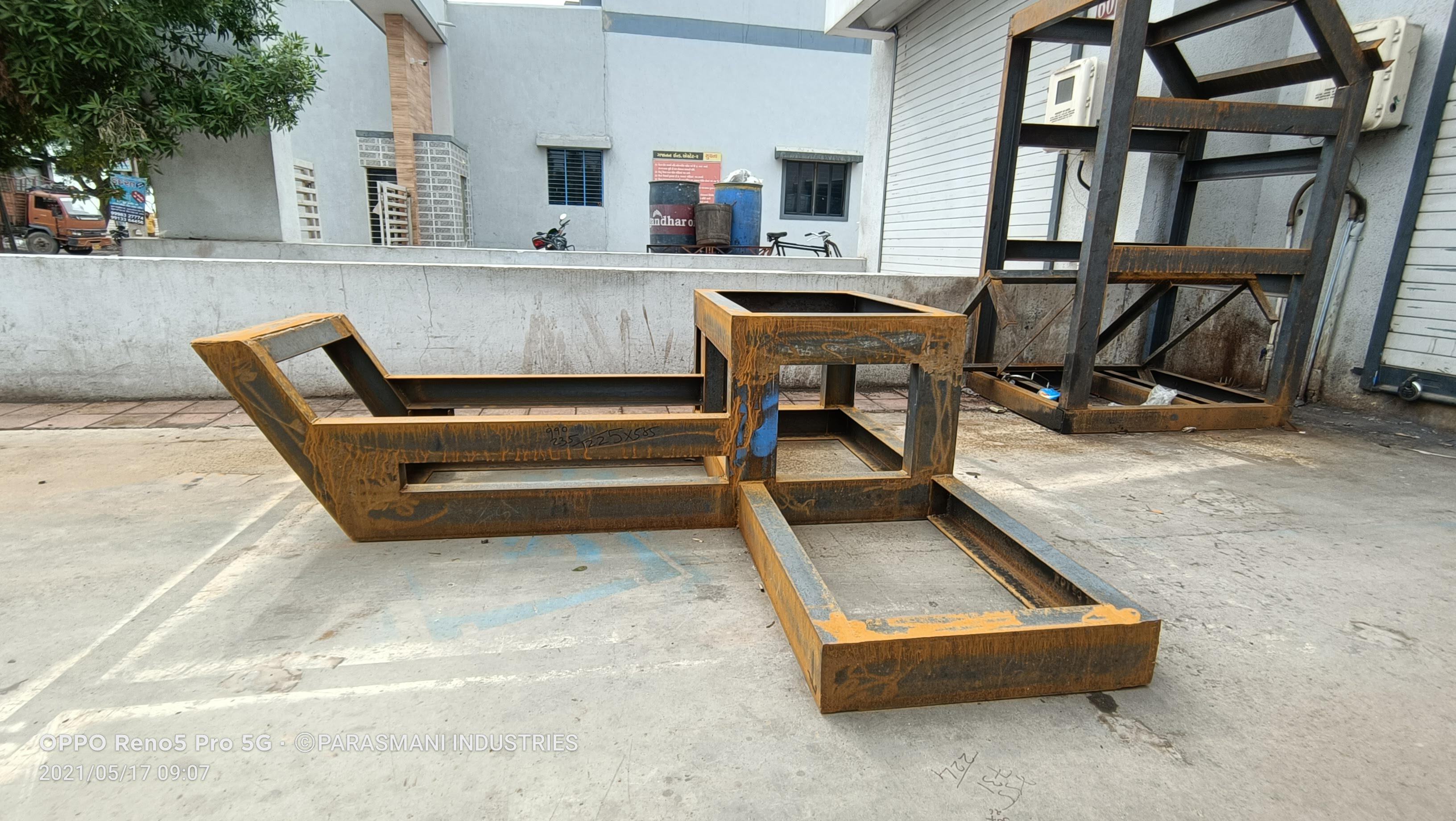 Industrial Fabrication Service - Steel Structure, Dimensions As Per Customer Requirement, Rock Wool Insulation, Custom Color Options