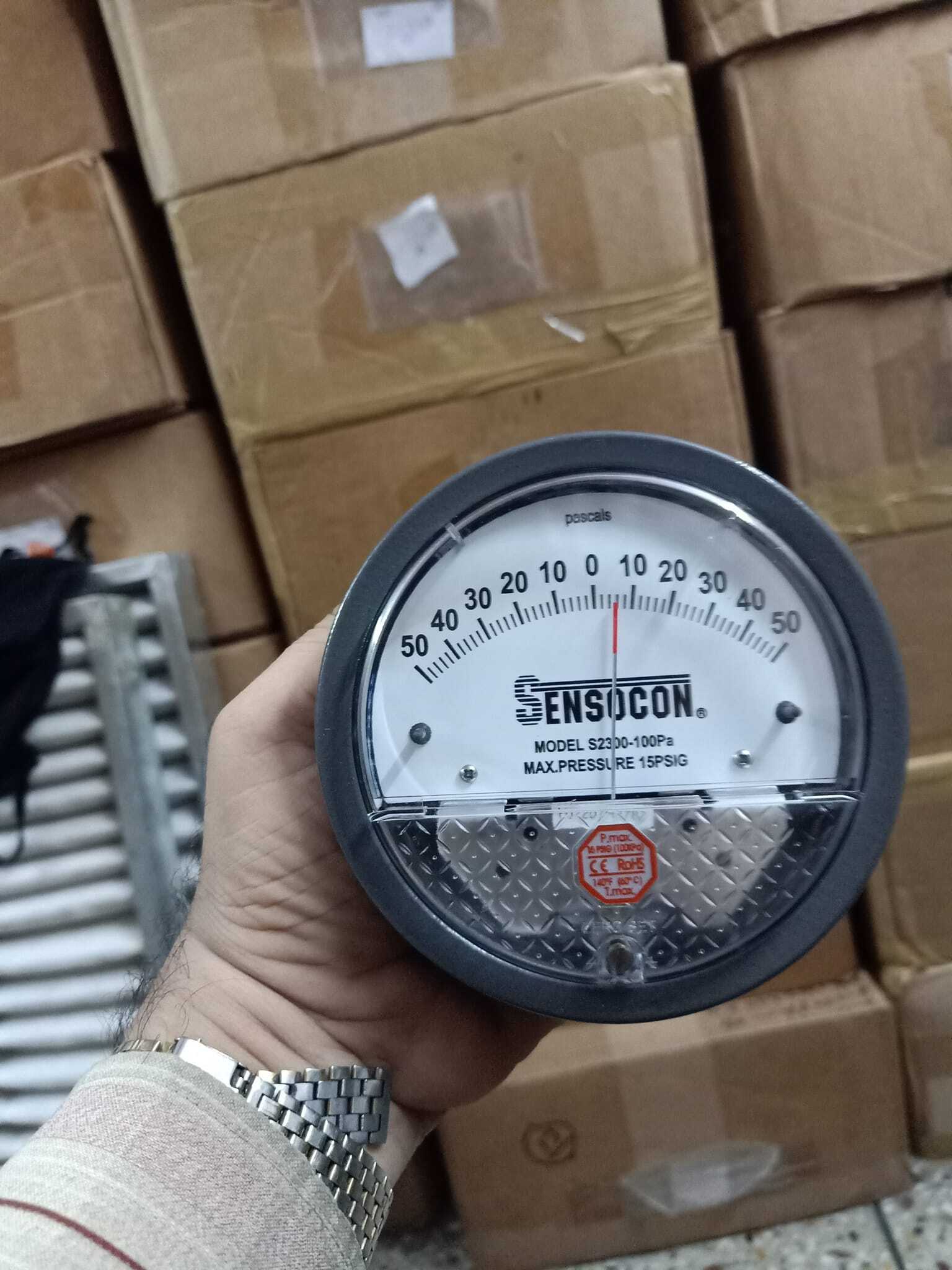 Sensocon Differential Pressure Gauge - Metal Alloy, 4" Diameter Dial Face | Measures Positive, Negative & Differential Pressure, Features Magnetic Feed Mechanism, Multiple Pressure Ports, 81 Types Of Ranges Available