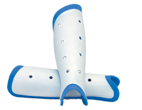 व्हाइट मिडी शिन गार्ड