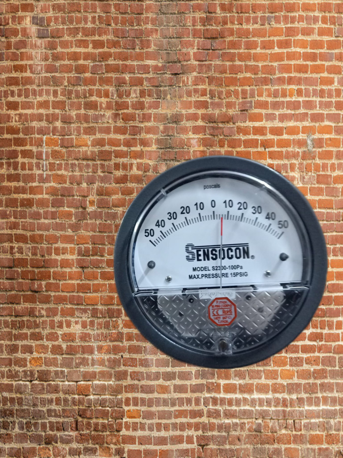 White/black Series S2000 Sensocon Differential Pressure Gauges In Bokaro Jharkhand