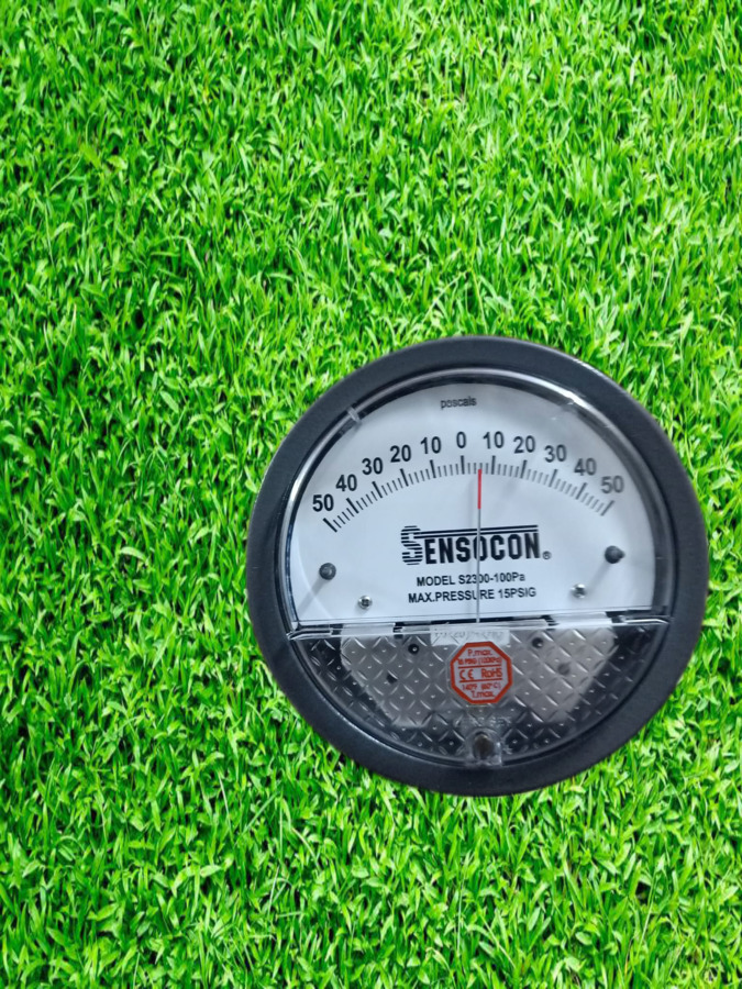 White/black Series S2000 Sensocon Differential Pressure Gauges In Panvel Maharashtra