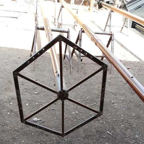  रिंग ब्रैकेट के साथ सिल्वर ट्यूबलर पोल 