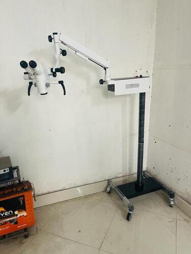 व्हाइट ऑप्थाल्मिक ऑपरेटिंग सर्जिकल माइक्रोस्कोप