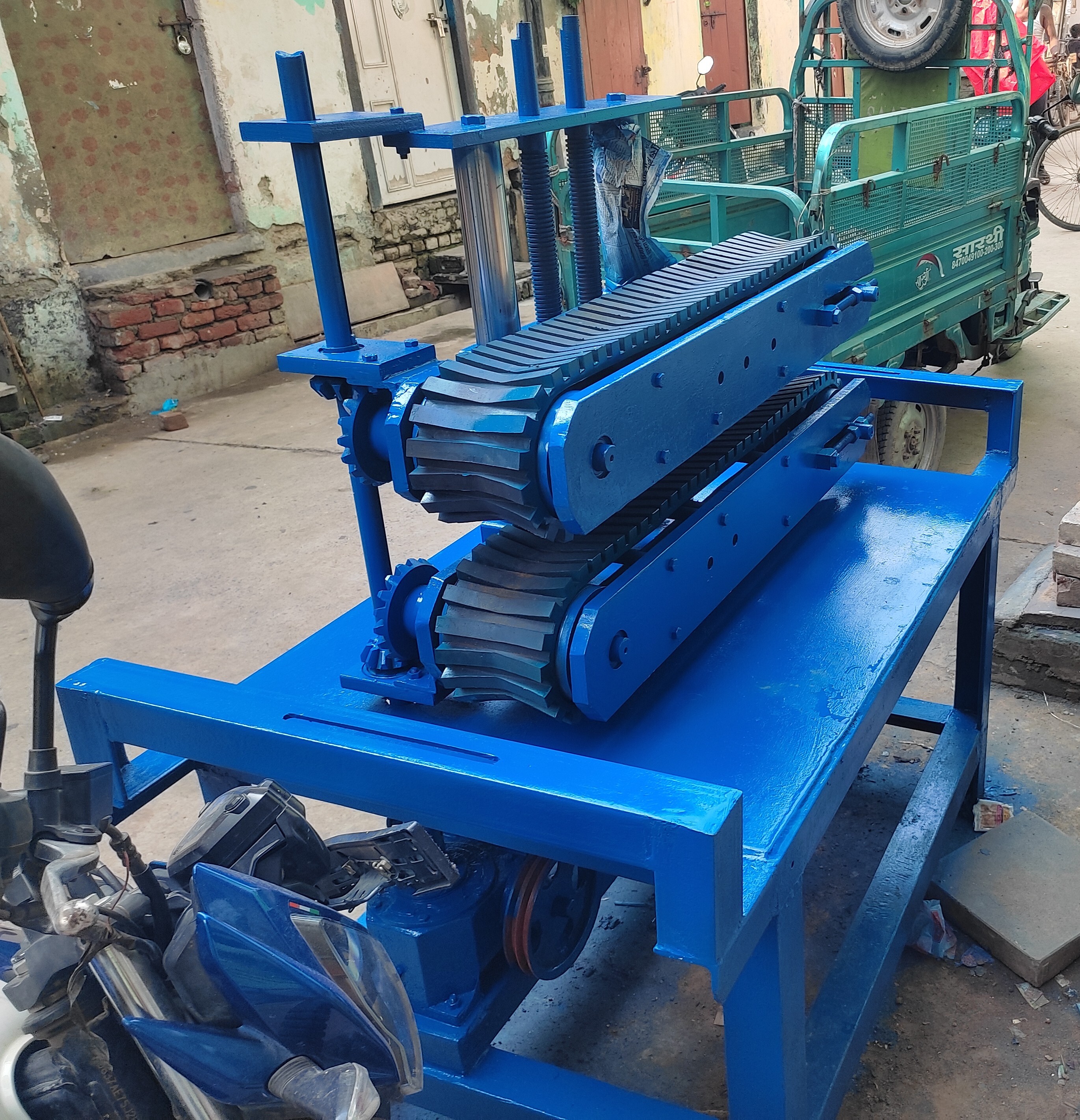 Caterpillar Haul-off Machine - Stainless Steel, 500-1000 Pound Weight | Automatic Plc Control, 2 Hp Electric Drive, Blue/orange Color Options, 3 Year Warranty