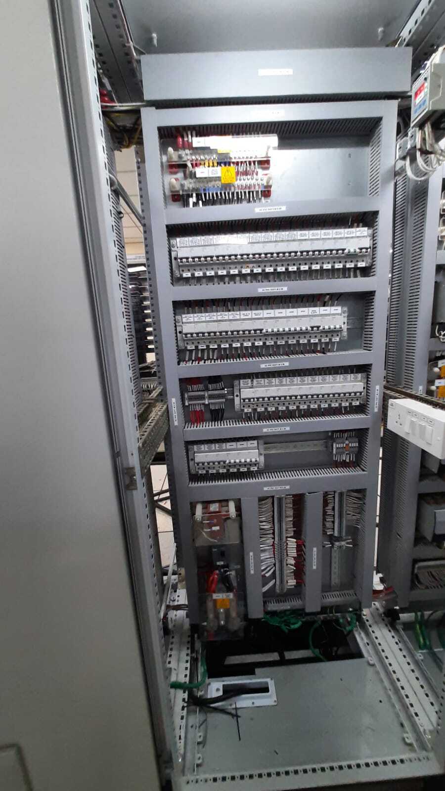Plc Control Panel - Metal And Abs Base, Different Thickness, 50 Mhz Frequency, Powder Coated Finish, Warranty Included