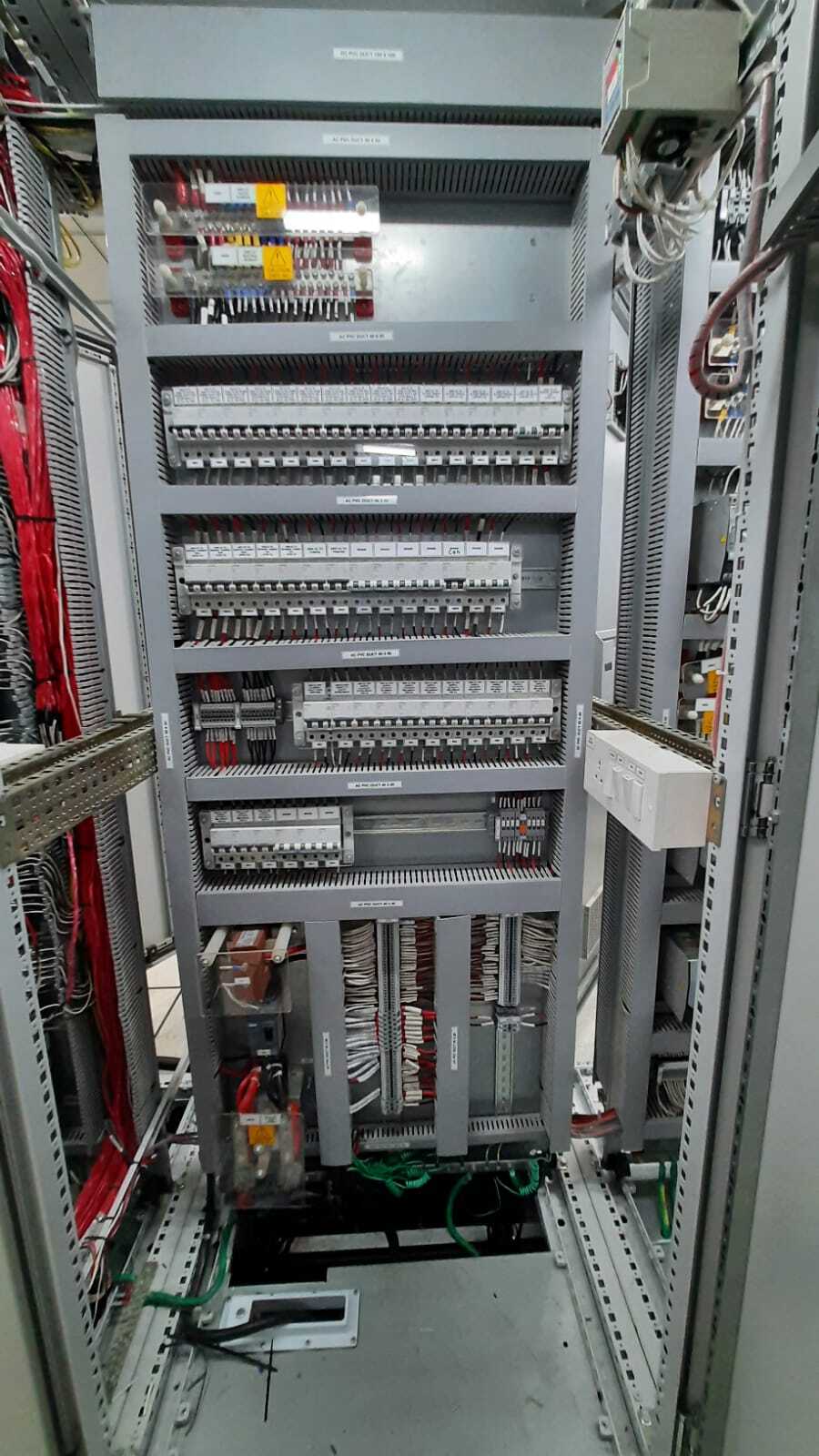 Plc Control Panel - Metal And Abs Base, Different Thickness, 50 Mhz Frequency, Powder Coated Finish, Warranty Included