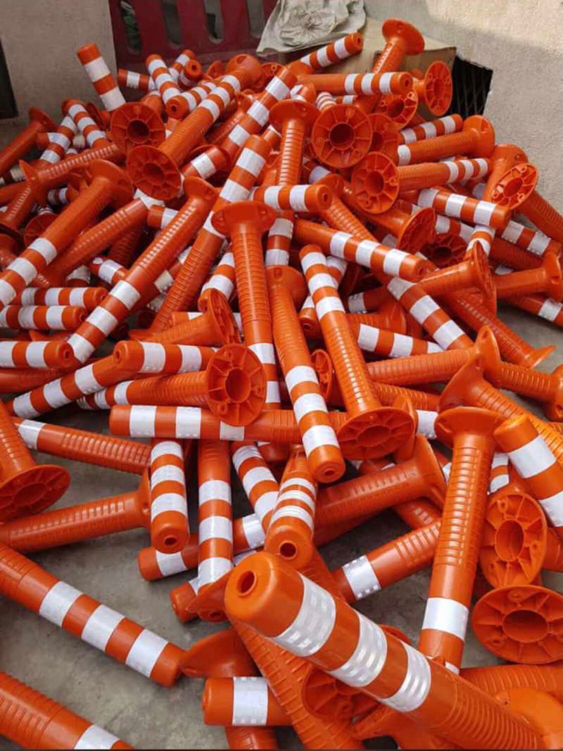 Road Safety Bollard - Pvc Material, 1-2 Kg Weight, Red & Gray Color | Manual Functionality, Versatile Usage In Industry & Commercial Areas