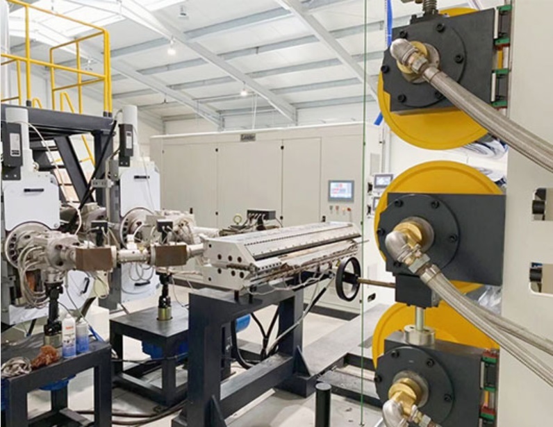 Pc Pet Solid Corrugated Sheet / Roof Tile Sheet Extrusion Line Dimension(l*w*h): 100x8x6 Foot (Ft)