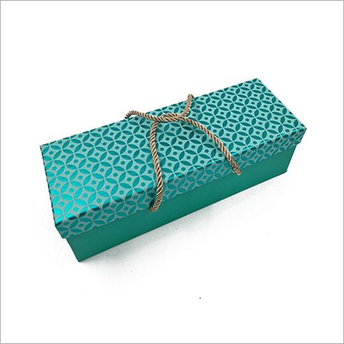 हैंडल के साथ ग्लॉसी लेमिनेशन आयताकार बॉक्स