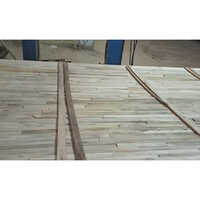 देवदार की लकड़ी का बोर्ड