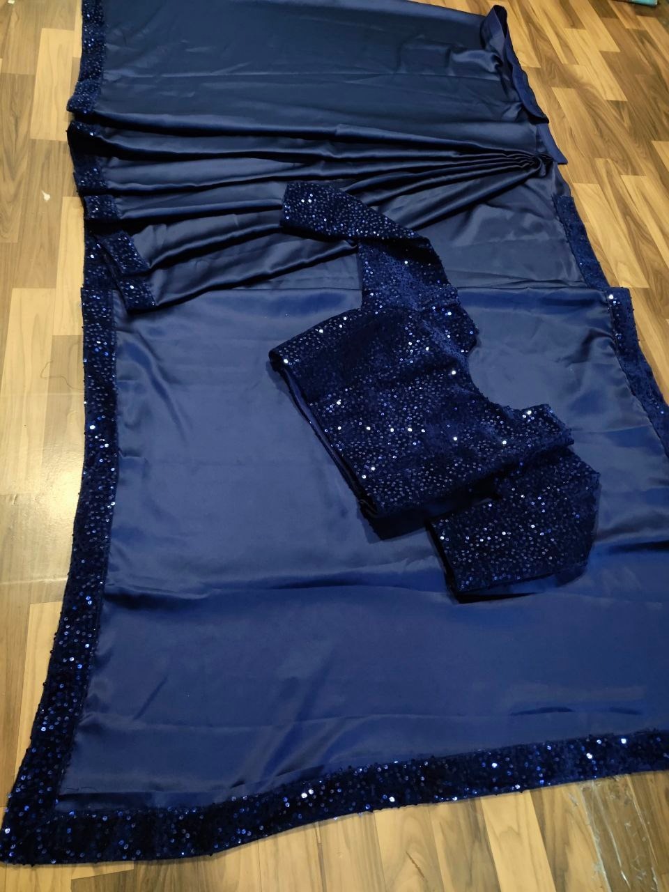Women Heavy Sequins Work Lace Border Work