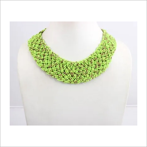 बीडेड चोकर नेकलेस लिंग: महिलाएं