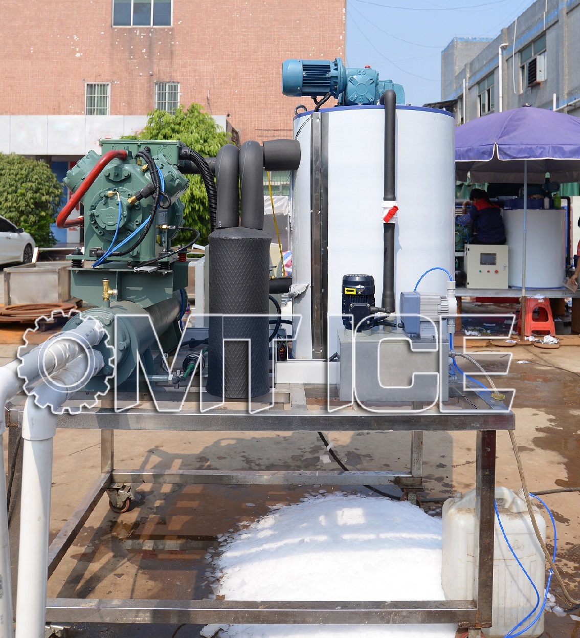 Flake Ice Machine - 3000kg Capacity, 2200mm Length, Sea/fresh Water Types | Ideal For Fish Cooling, Seafood Storage, Chemical Applications