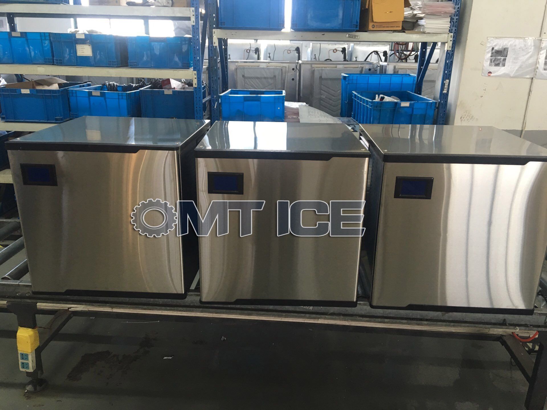 Automatic Cube Ice Machine Capacity: 300 Kg/day