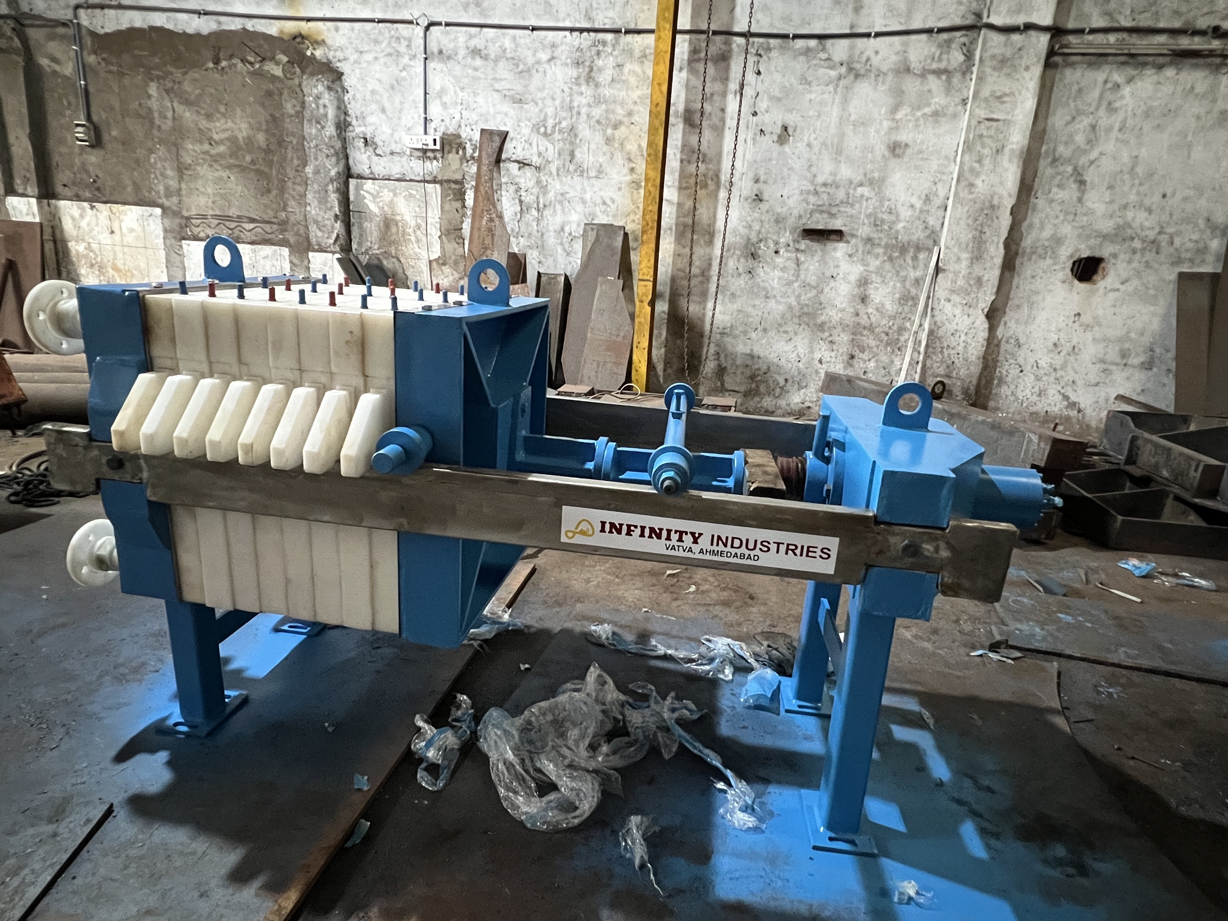 Oil Filter Press Machine - Cotton Material 24x24", Blue Color, 200-300 Ltr/hr Filtration Capacity, Manual Control, 0.52 Mâ² Filter Area, 1200 Kg Weight