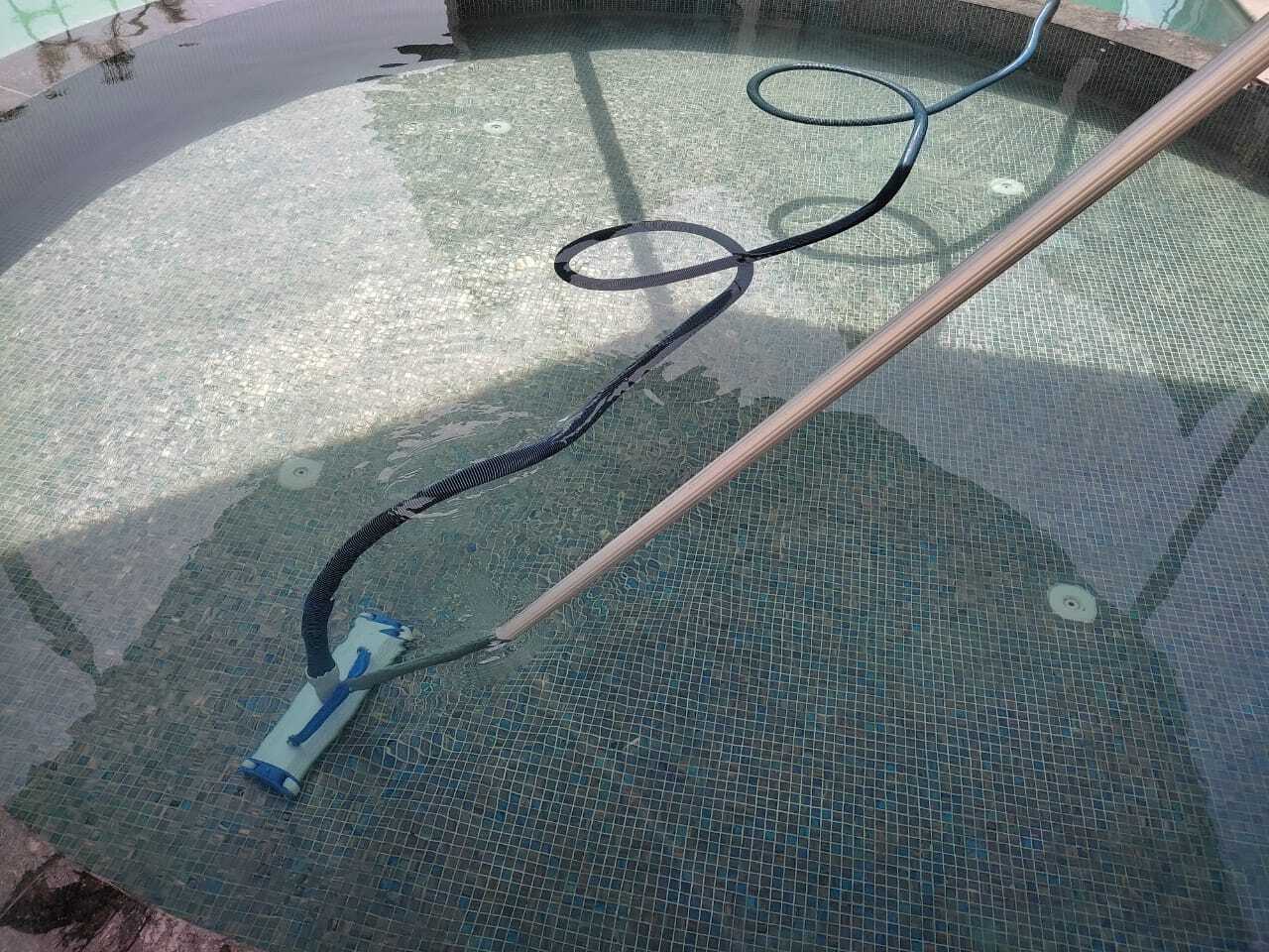 Blue 18 Inch Swimming Pool Vacuum Head