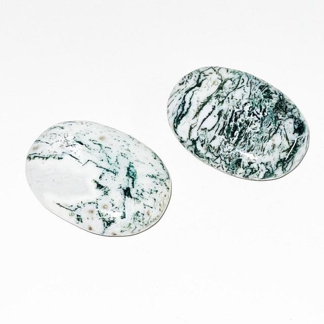 Beautiful Tree Agate Gemstone Palm Stone - Agate, 65x45 Mm, Green Color, Natural Stone, 1 Kg Weight | Ideal For Meditation Practices