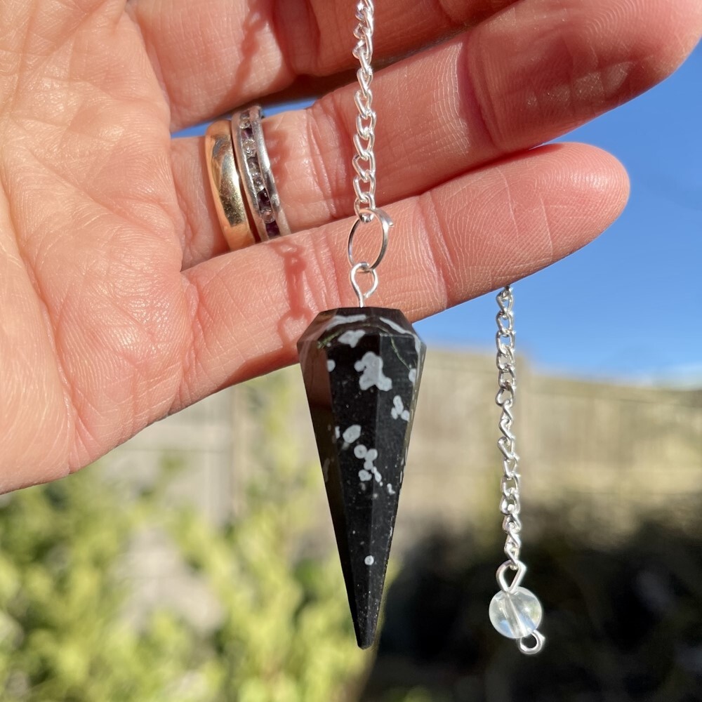 Snowflake Gemstone Dowsing Cone Pendulum - Color: Black