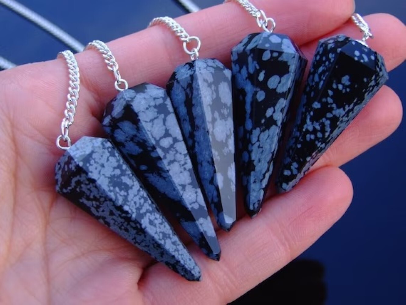 Snowflake Gemstone Dowsing Cone Pendulum - Color: Black