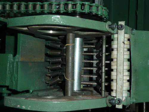 सूरत में रैपियर लूम मशीन