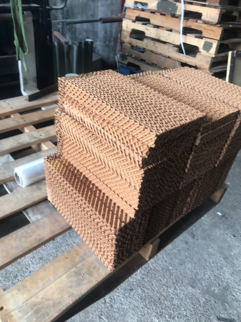 Brown And Green Brown Evaporative Cooling Pad Supplier In Akola Maharashtra