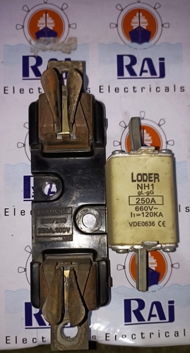 250a Fuse-base - Ceramic & Copper, 170x60x75mm, White With Metallic Inserts, 500v Ac, Flame Retardant, Is/iec 60269 Compliant