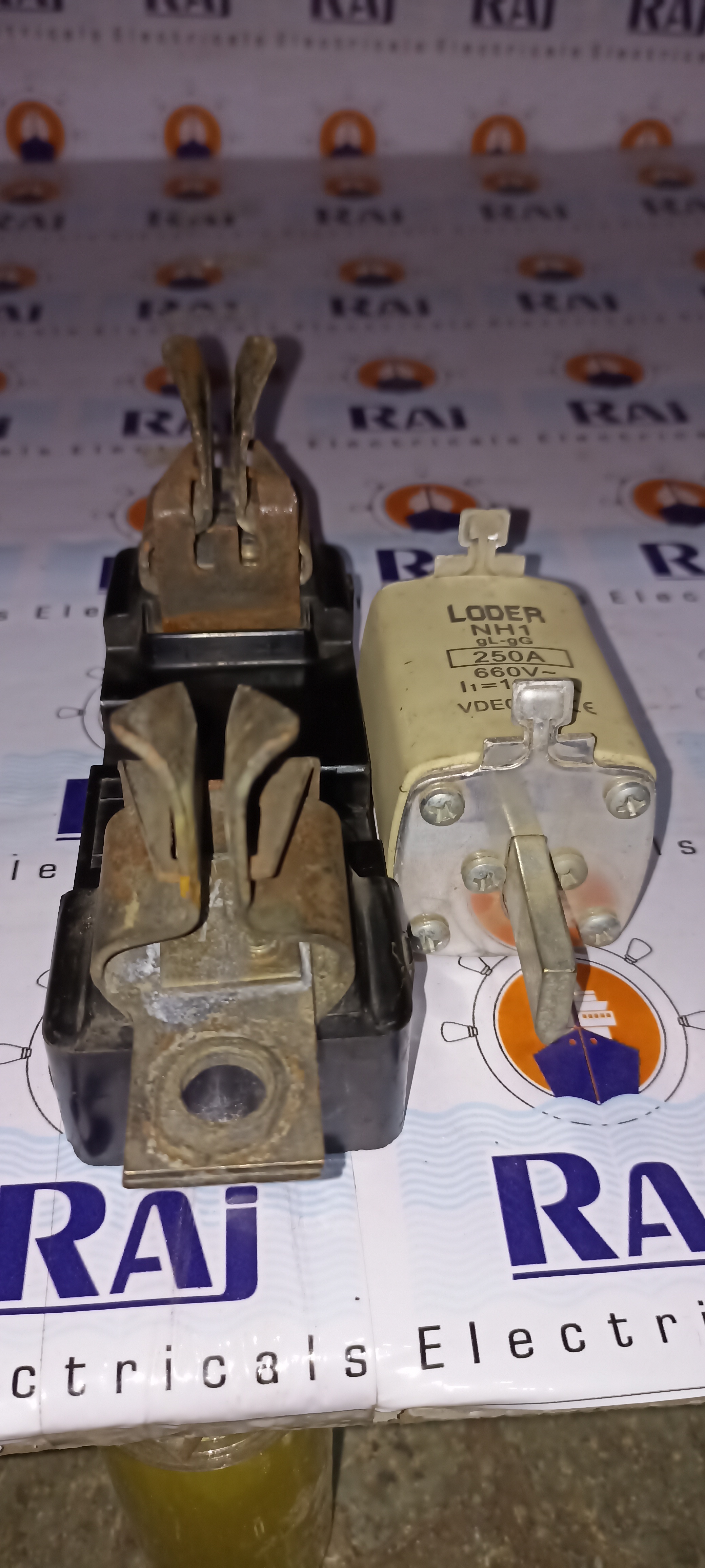 250a Fuse-base