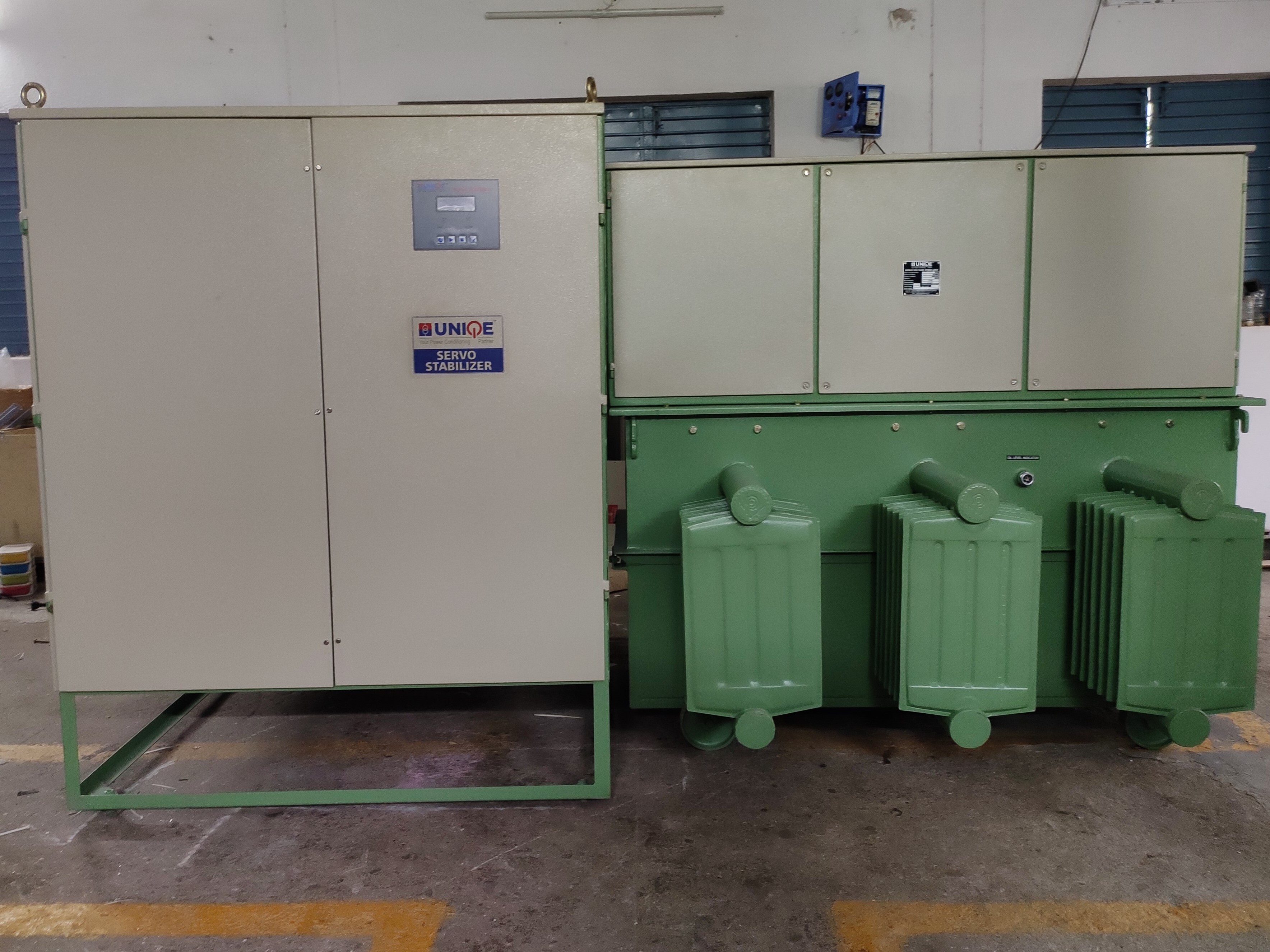 Industrial Model Servo Stabilizer - Automatic Control System, High Efficiency | Designed For Industrial Applications With Warranty Included