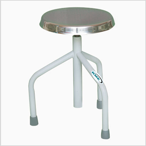 रिवॉल्विंग स्टूल डिज़ाइन: बिना रेल के