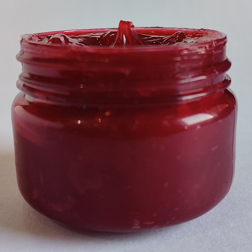 लाल जेल मैं तेल