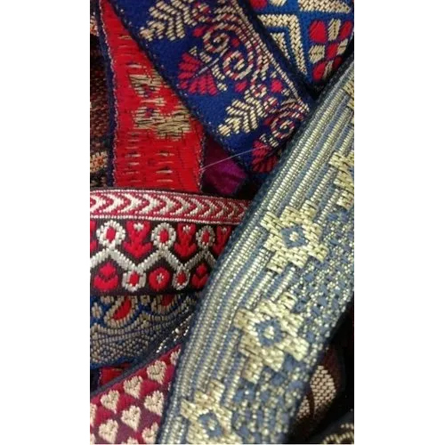 मल्टीकलर सिल्क एम्ब्रॉयडरी लेस