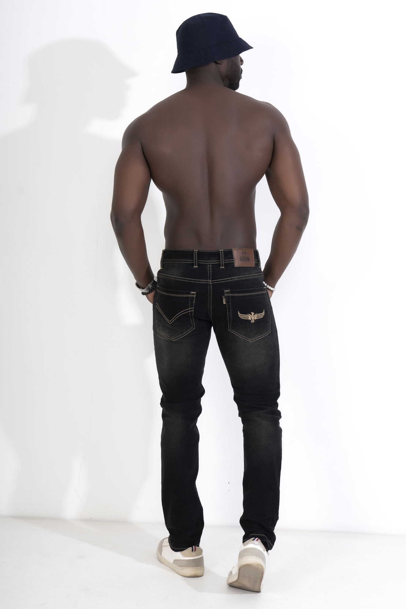 Narrow Denim 1 Age Group: >16 Years