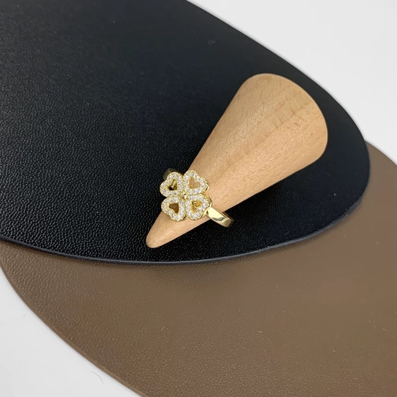Rotating Cubic Zirconia Studded Adjustable Gold-plated Clover Ring - Stainless Steel, Adjustable Size | Fidget Spinner Design For Anxiety Relief And Meditation