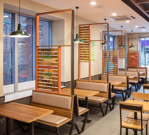 फर्नेशिया इंटीरियर मॉडर्न वुडन टेबल और सोफा सेट