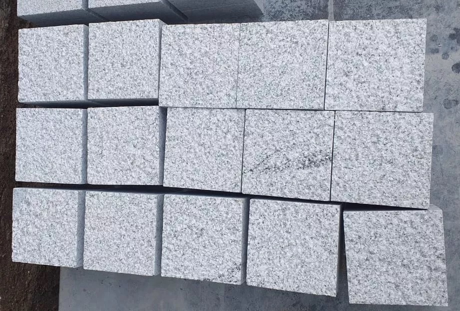 Grey Granite Cobbles Flamed Surface - Application: Park