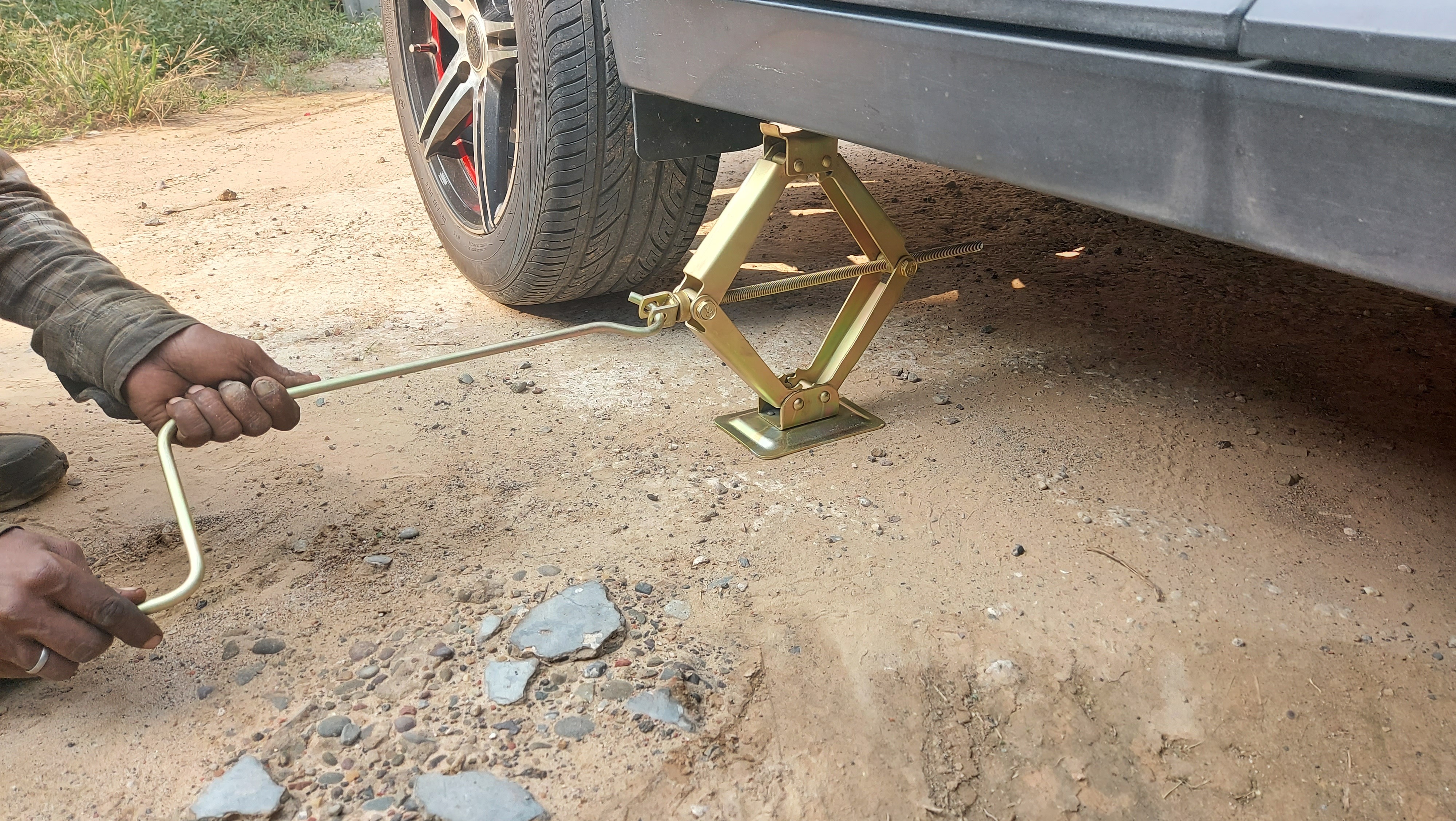 Ce900 Columbia Scissors Jack Application: Industrial