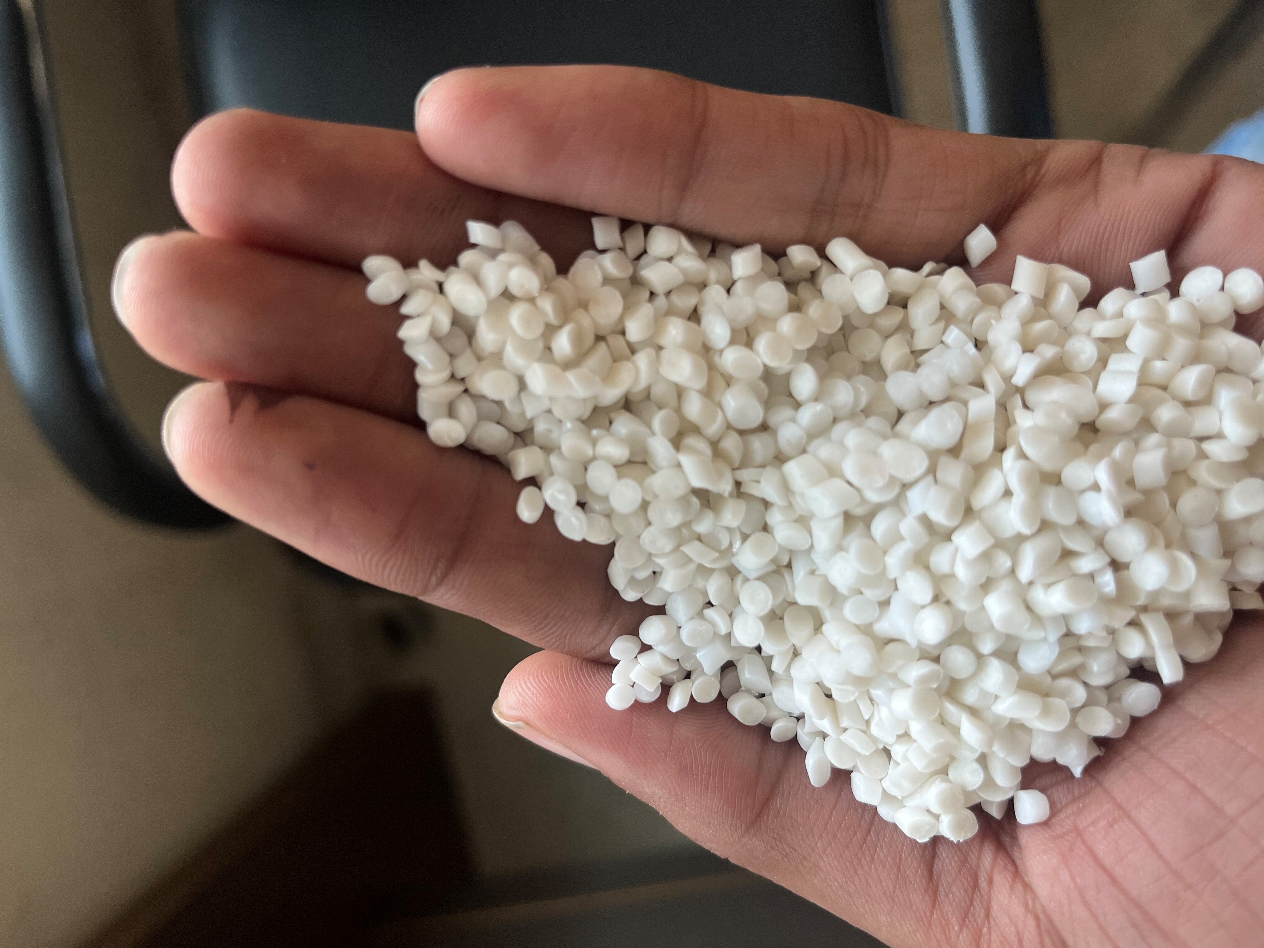 Fr/frls Compounds - Color: White