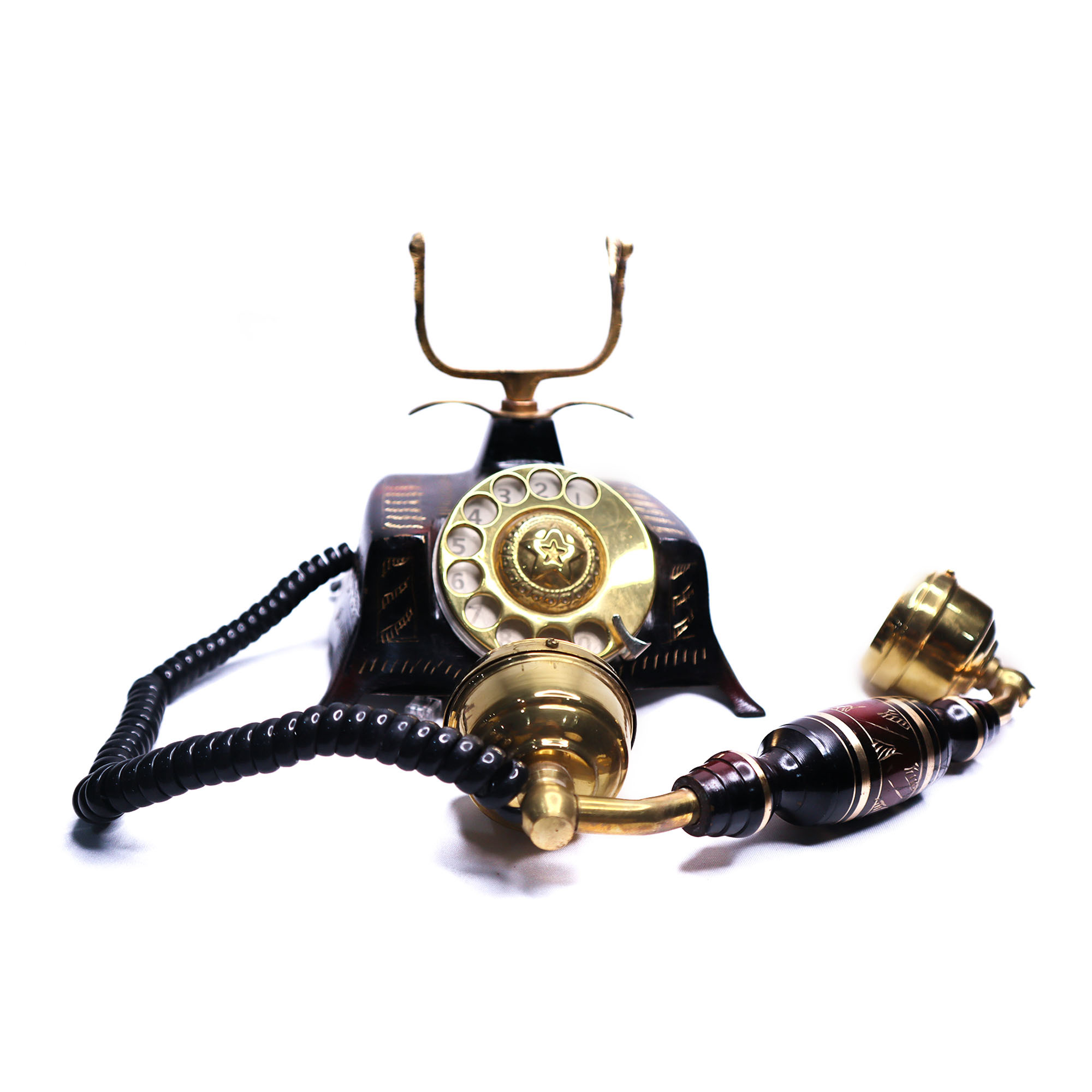 गोल्डन एंटीक ब्रास टेलीफोन