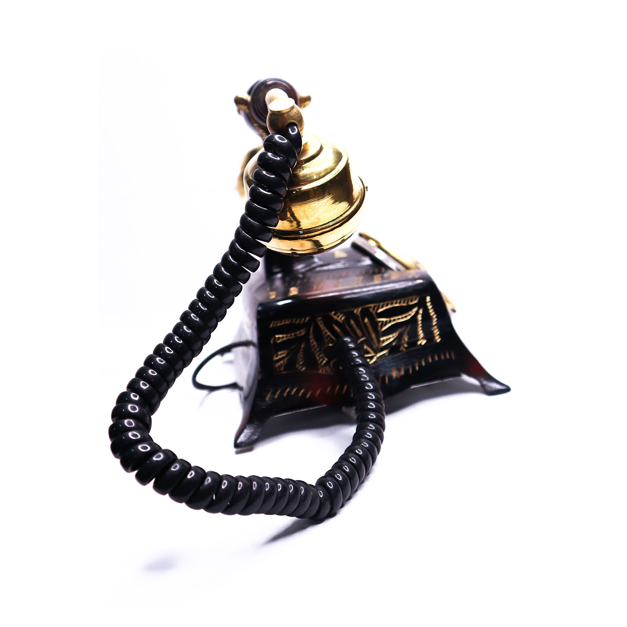 गोल्डन एंटीक ब्रास टेलीफोन