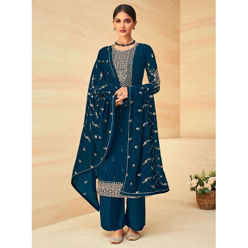 एम्ब्रॉयडरी सूट के साथ ग्रीन मॉडर्न जॉर्जेट