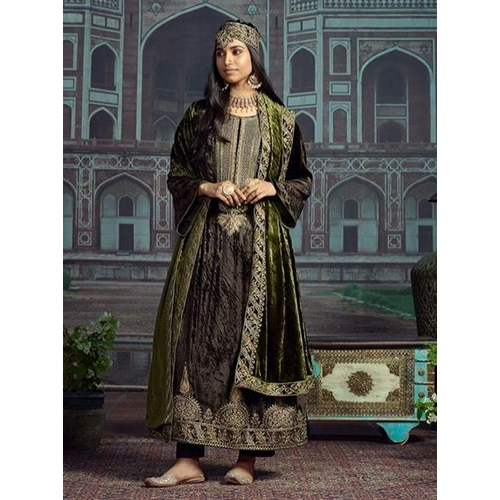 फैंसी पाकिस्तानी वर्क सूट के साथ वॉशेबल प्योर वेलवेट