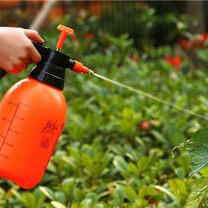 Water Sprayer - Chemical Resistant Pp Plastic, 2 Mm Thick, Ergonomic Design In Mixed Colors, Comfortable Back Support With Rubber Padding